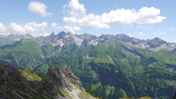 Eindrucksvoller Blick von der Fiderescharte auf den Allgäuer Hauptkamm, in der Mitte Trettachspitze und Mädelegabel | © Outdooractive Editors