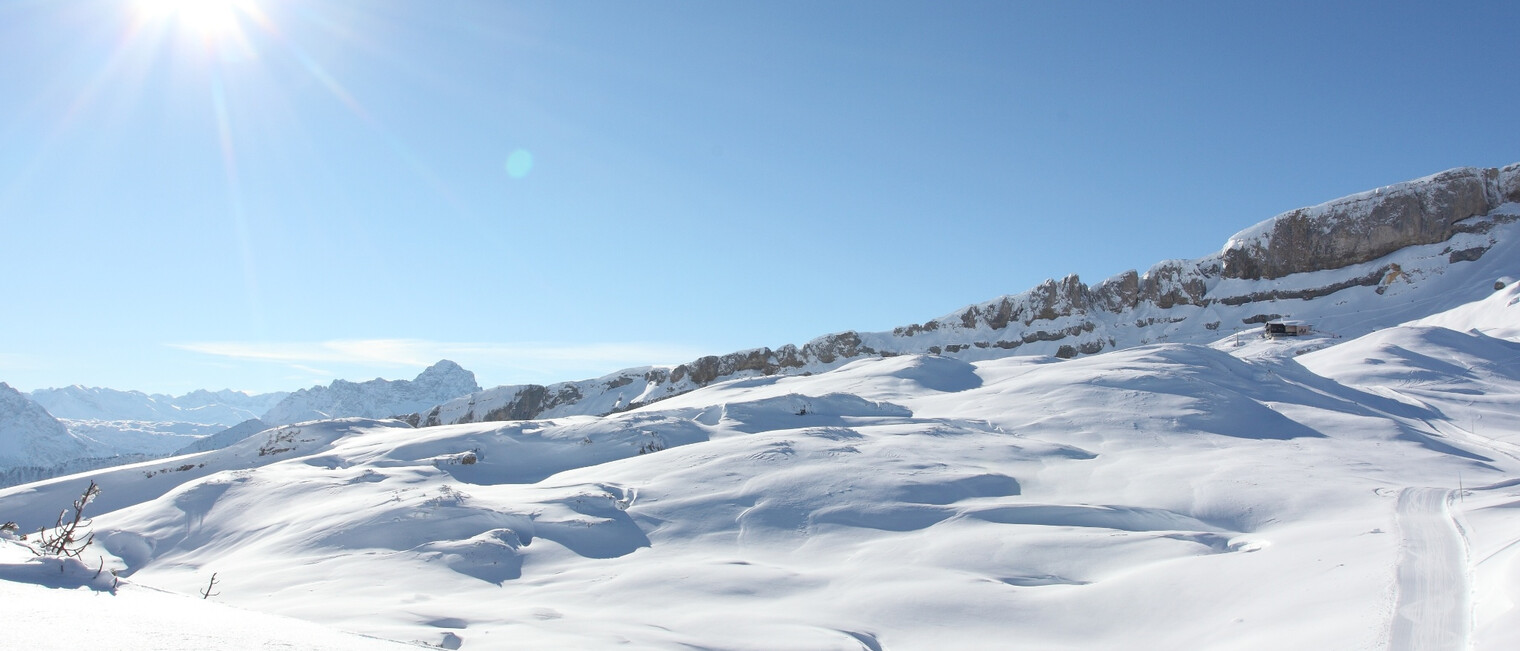 Gottesacker mit Panoramaweg und Skigebiet Ifen | © Kleinwalsertal Tourismus