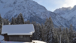 Aussicht auf Elfer, Zwölfer, Bärenkopf und Widderstein | © Kleinwalsertal Tourismus eGen