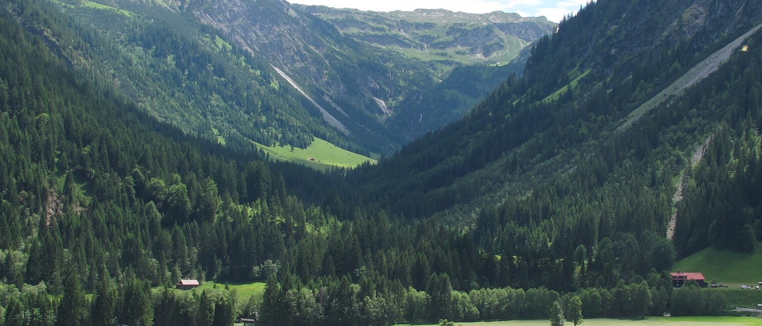 Kleinwalsertal | Blick nach Bödmen | © Kleinwalsertal Tourismus eGen | Fotograf: @Stefan Heim Kleinwalsertal | Blick nach Bödmen | © Kleinwalsertal Tourismus eGen | Fotograf: @Stefan Heim