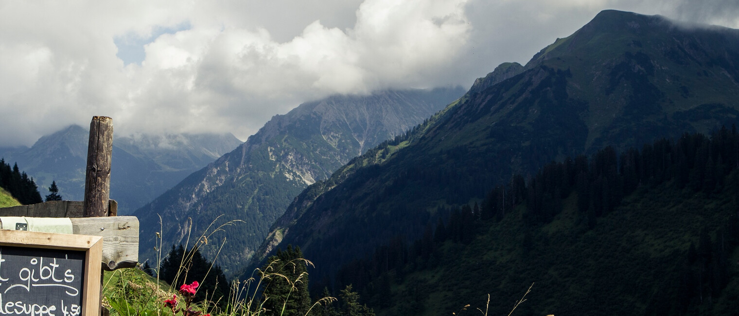 Wer kann an dieser Speisekarte vorübergehen? | © Kleinwalsertal Tourismus eGen