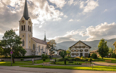 Pfarrkirche Maria Opferung | © Kleinwalsertal Tourismus eGen | Fotograf: @Steffen Berschin