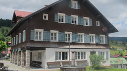 Schul- und Mesnerhaus | © Kleinwalsertal Tourismus eGen Schul- und Mesnerhaus | © Kleinwalsertal Tourismus eGen