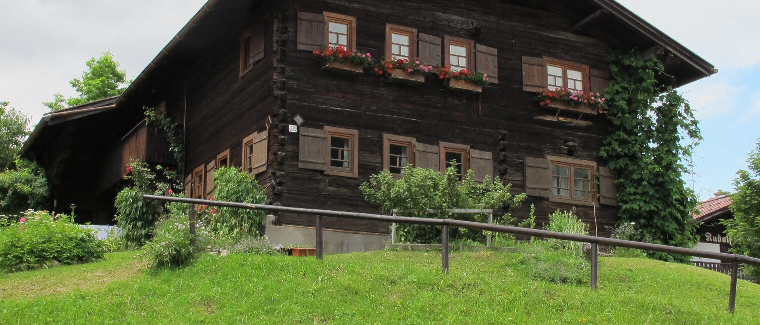 Altes Walserhaus Hirschegg | © Kleinwalsertal Tourismus eGen Altes Walserhaus Hirschegg | © Kleinwalsertal Tourismus eGen