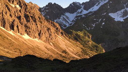 Abendrot an der Fiderepasshütte | © Kleinwalsertal Tourismus