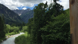 Höflerbrücke mit Blick Richtung Baad | © Kleinwalsertal Tourismus eGen