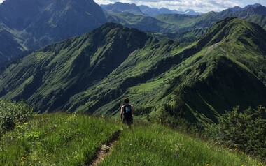Am Grünhorn mit Blick auf den Widderstein | © Kleinwalsertal Tourismus eGen 