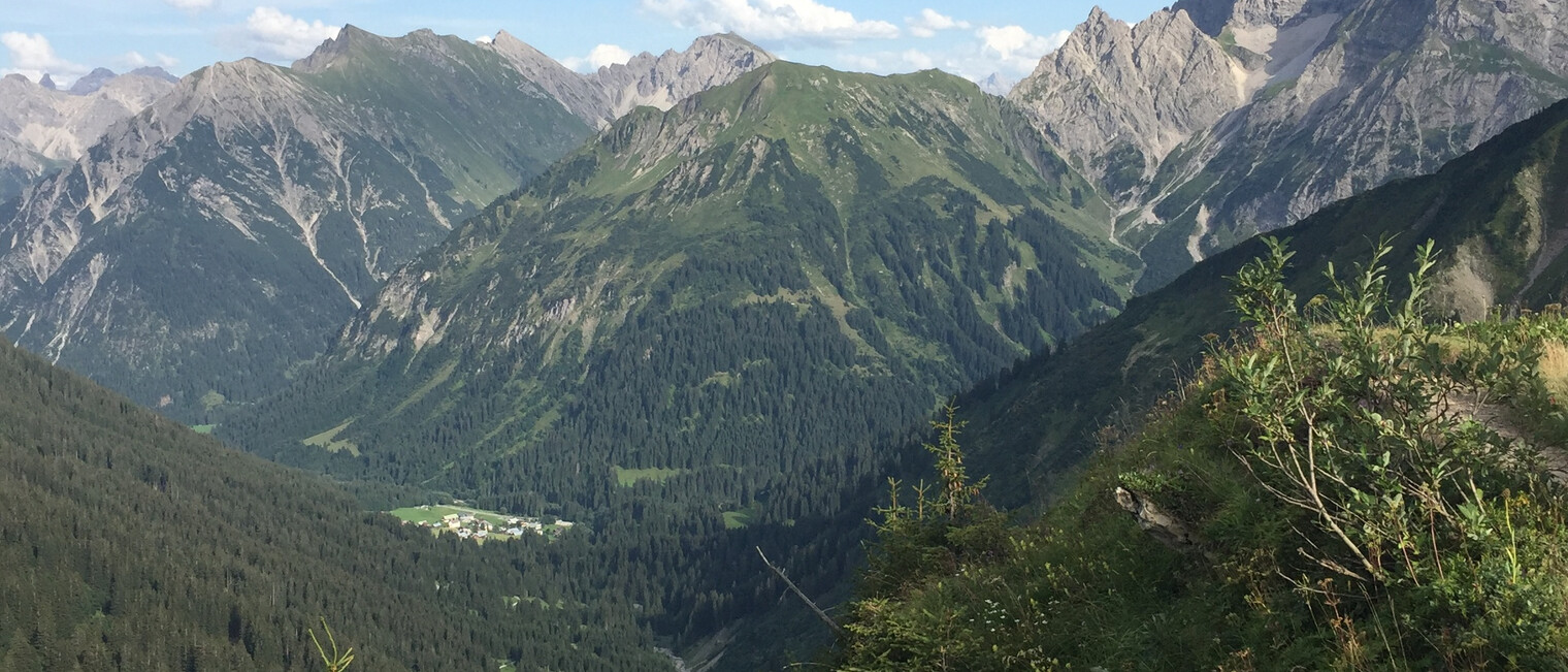 Richtung Starzeljoch den Widderstein im Blick | © Kleinwalsertal Tourismus eGen