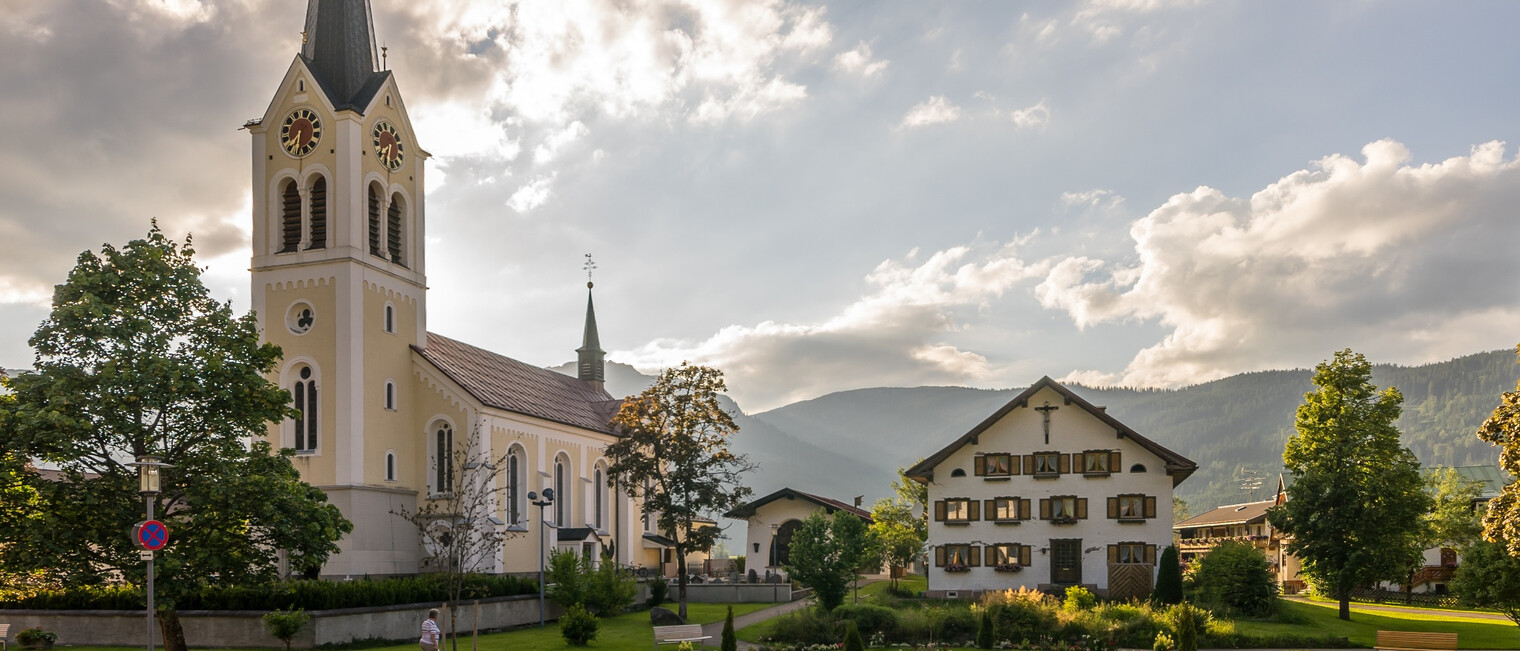 Riezlern Kirche | © Kleinwalsertal Tourismus eGen