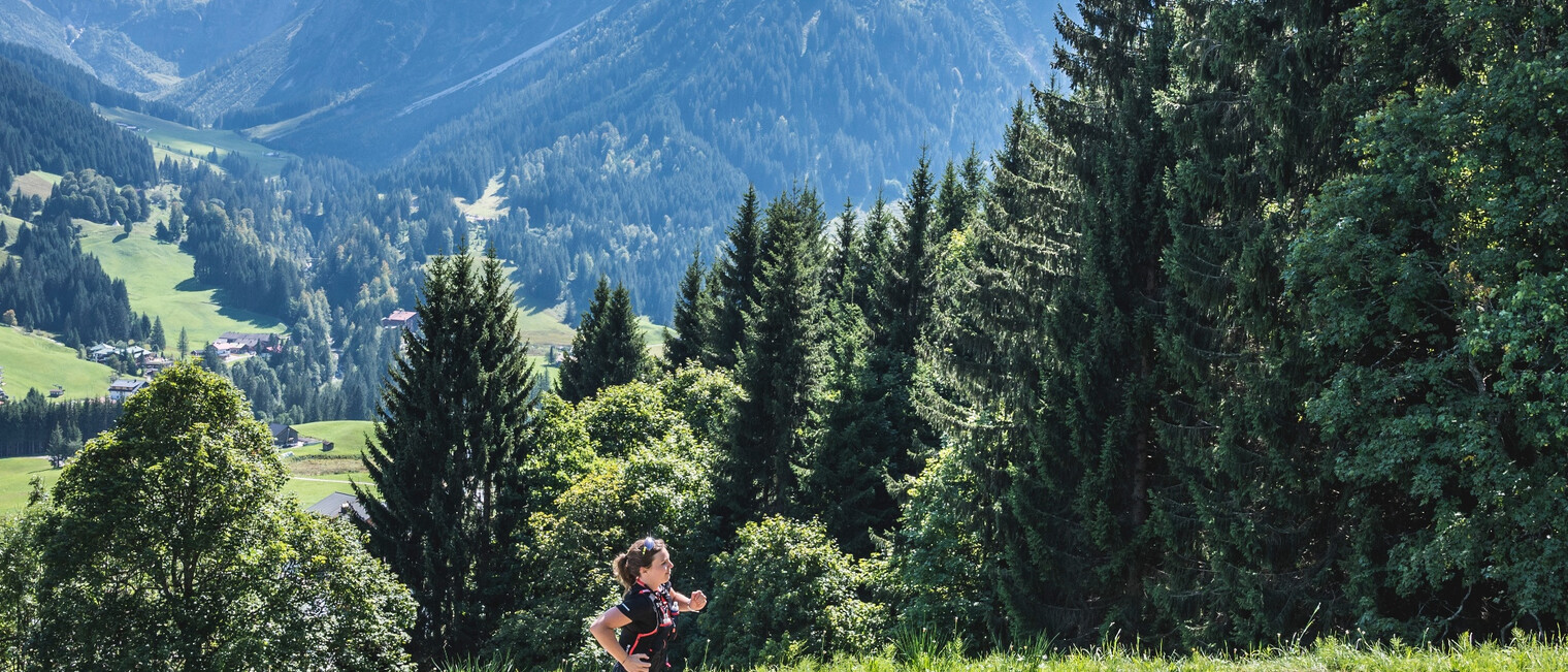 Trailrunning am Rohrweg | © Kleinwalsertal Tourismus eGen | Fotograf: Dominik Berchtold