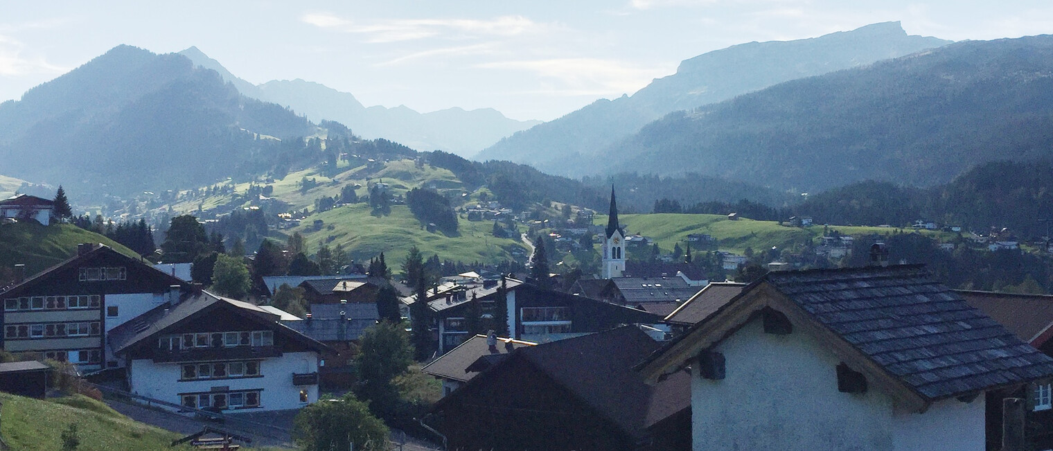 Blick auf die Ortschaft im Kleinwalsertal | © Kleinwalsertal Tourismus eGen 