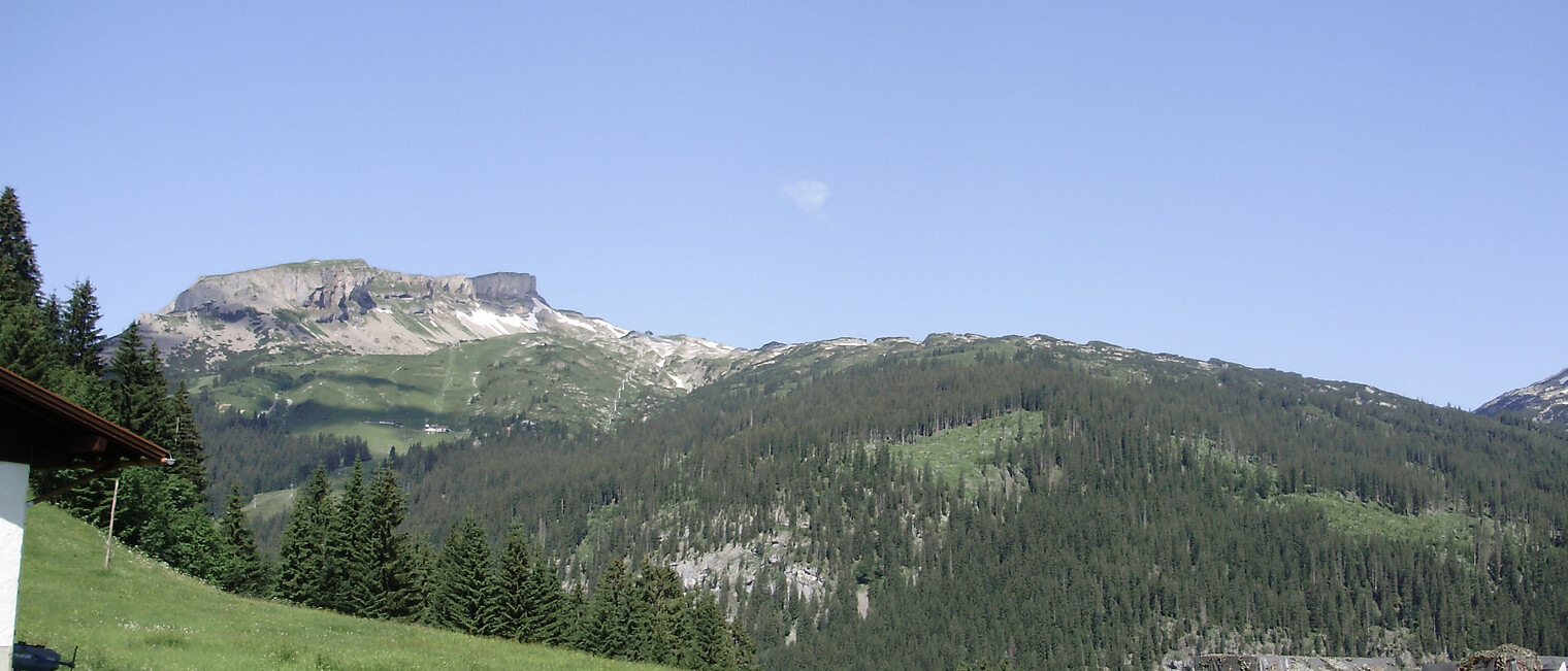 Wandern beim Heuberg | © Kleinwalsertal Tourismus eGen | Fotograf: Antje Pabst Wandern beim Heuberg | © Kleinwalsertal Tourismus eGen | Fotograf: Antje Pabst