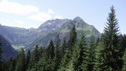 Blick auf den Bärenkopf | © Kleinwalsertal Tourismus eGen | Fotograf: Antje Pabst Blick auf den Bärenkopf | © Kleinwalsertal Tourismus eGen | Fotograf: Antje Pabst
