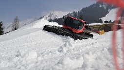 Pistenraupe im Einsatz - Crystal Ground | © Kleinwalsertal Tourismus eGen Pistenraupe im Einsatz - Crystal Ground | © Kleinwalsertal Tourismus eGen