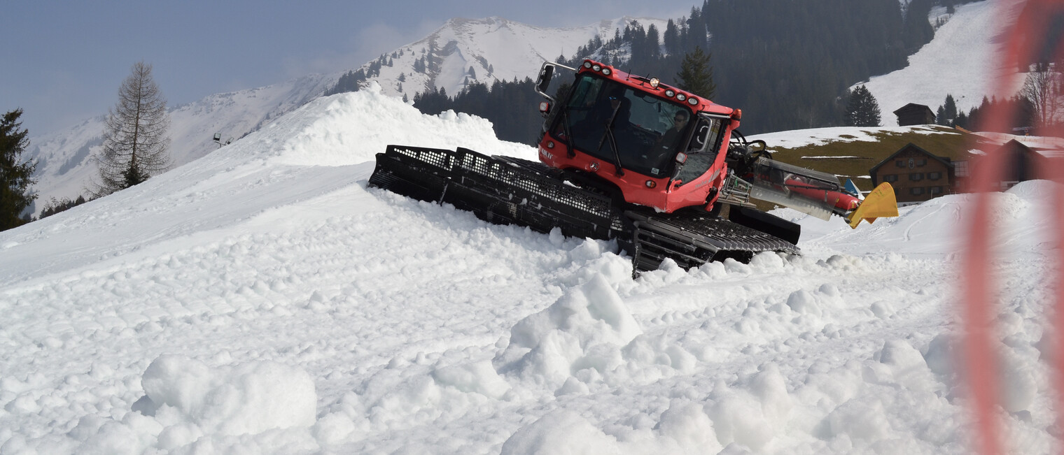 Pistenraupe im Einsatz - Crystal Ground | © Kleinwalsertal Tourismus eGen Pistenraupe im Einsatz - Crystal Ground | © Kleinwalsertal Tourismus eGen