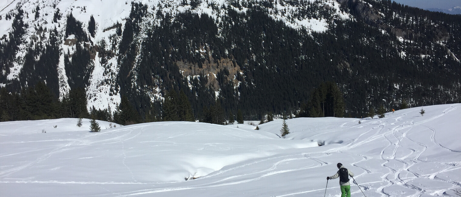 Abfahrt im Tiefschnee | © Kleinwalsertal Tourismus eGen