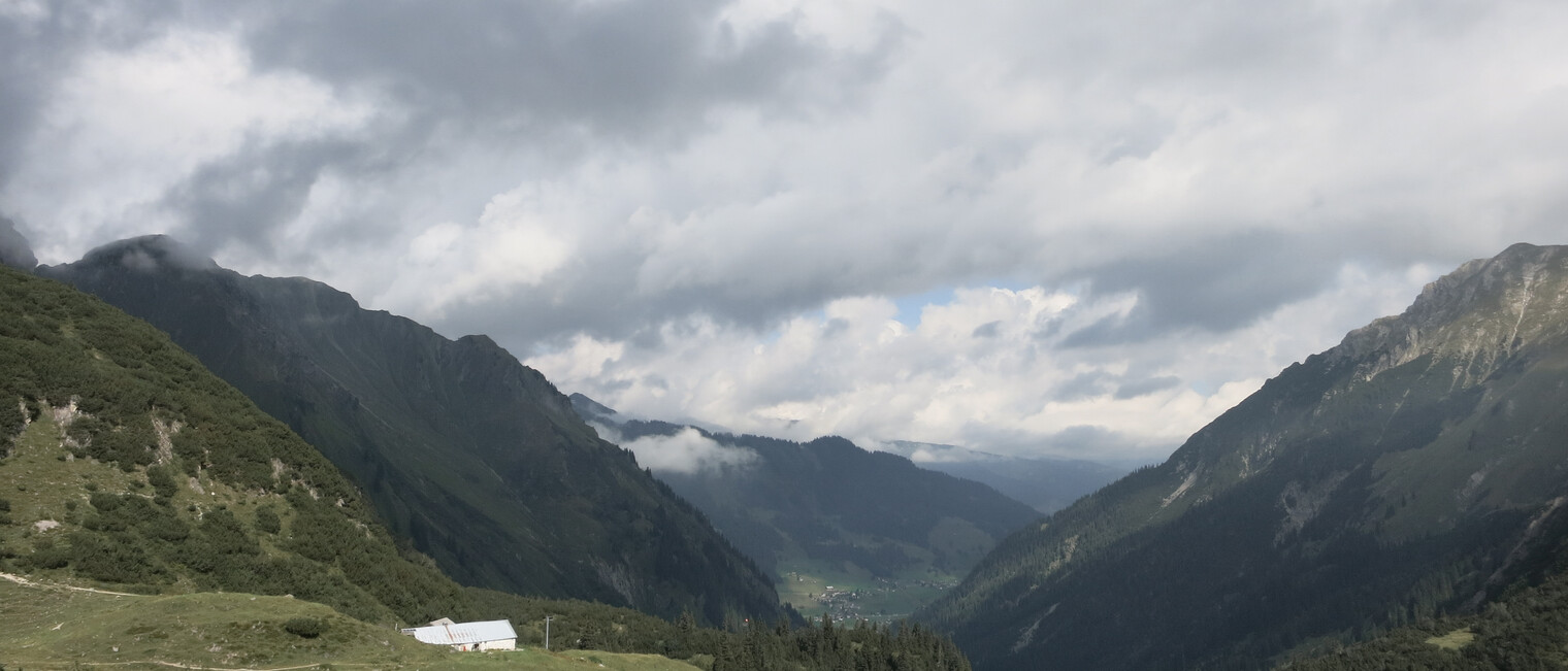 Sicht ins Kleinwalsertal | © Kleinwalsertal Tourismus eGen | Fotograf: Antje Pabst Sicht ins Kleinwalsertal | © Kleinwalsertal Tourismus eGen | Fotograf: Antje Pabst