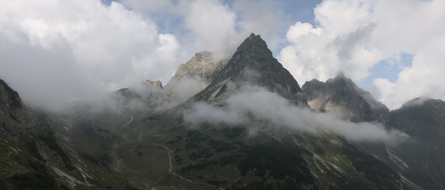 Aufstieg zur Hütte | © Kleinwalsertal Tourismus eGen | Fotograf: Antje Pabst Aufstieg zur Hütte | © Kleinwalsertal Tourismus eGen | Fotograf: Antje Pabst