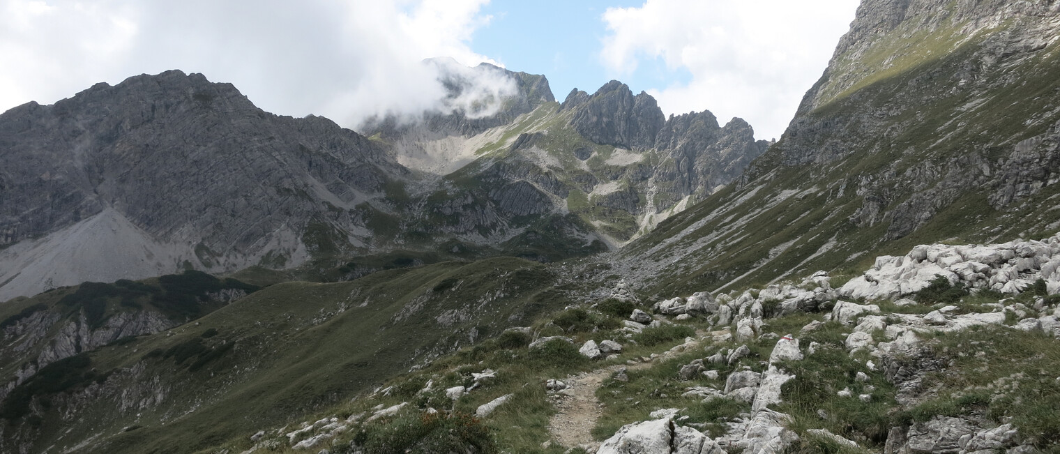 Wanderwege im Kleinwalsertal | © Kleinwalsertal Tourismus eGen | Fotograf: Antje Pabst Wanderwege im Kleinwalsertal | © Kleinwalsertal Tourismus eGen | Fotograf: Antje Pabst