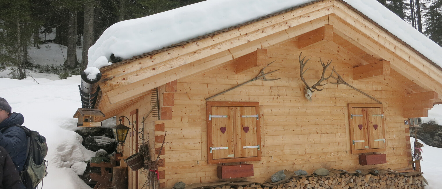 Genuss-Schneeschuhtour mit Herbert Edlingera | © Kleinwalsertal Tourismus eGen | Fotograf: Antje Pabst Genuss-Schneeschuhtour mit Herbert Edlingera | © Kleinwalsertal Tourismus eGen | Fotograf: Antje Pabst