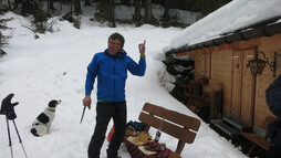 Genuss-Schneeschuhtour mit Herbert Edlinger | © Kleinwalsertal Tourismus eGen | Fotograf: Antje Pabst Genuss-Schneeschuhtour mit Herbert Edlinger | © Kleinwalsertal Tourismus eGen | Fotograf: Antje Pabst