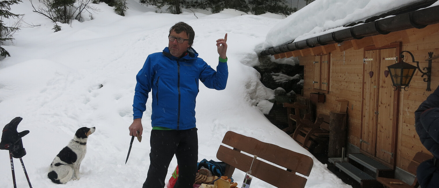 Genuss-Schneeschuhtour mit Herbert Edlinger | © Kleinwalsertal Tourismus eGen | Fotograf: Antje Pabst Genuss-Schneeschuhtour mit Herbert Edlinger | © Kleinwalsertal Tourismus eGen | Fotograf: Antje Pabst