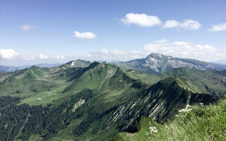 Ausblick Güntlispitze | © Kleinwalsertal Tourismus eGen | Fotograf: Sarina Berchtold