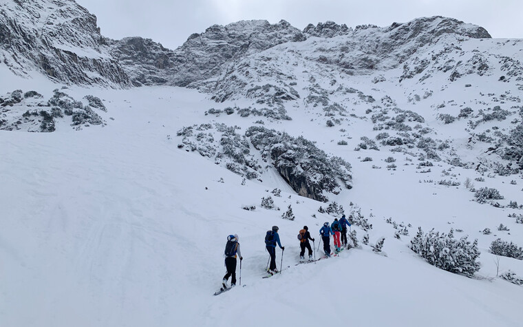 Skitour Bärgunttal Richtung Karlstor  | © Kleinwalsertal Tourismus eGen | Fotograf: Katharina Kleiter