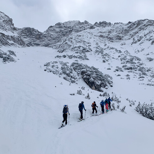 Skitour Bärgunttal Richtung Karlstor  | © Kleinwalsertal Tourismus eGen | Fotograf: Katharina Kleiter Skitour Bärgunttal Richtung Karlstor  | © Kleinwalsertal Tourismus eGen | Fotograf: Katharina Kleiter