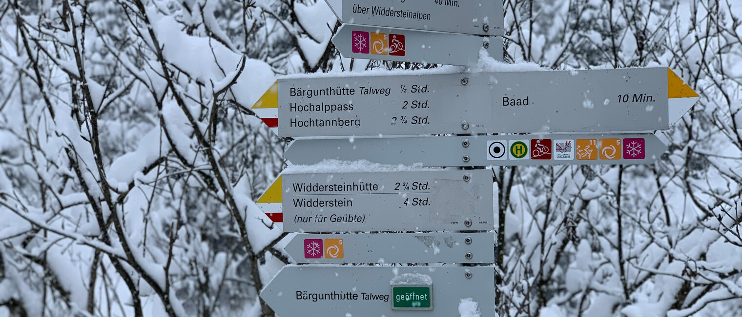 Skitour Bärgunttal Richtung Karlstor | © Kleinwalsertal Tourismus eGen | Fotograf: Katharina Kleiter Skitour Bärgunttal Richtung Karlstor | © Kleinwalsertal Tourismus eGen | Fotograf: Katharina Kleiter