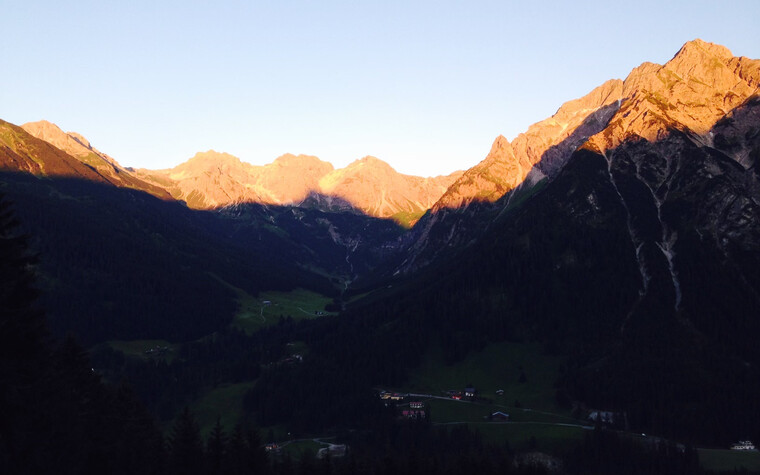 Abendrunde mit Blick auf das Wildental | © Kleinwalsertal Tourismus eGen | Fotograf: Sarina Berchtold