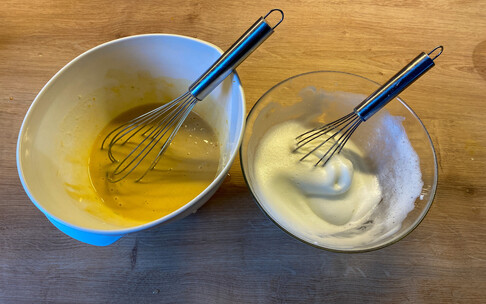 Eischnee schlagen für Kaiserschmarrn | © Kleinwalsertal Tourismus eGen
