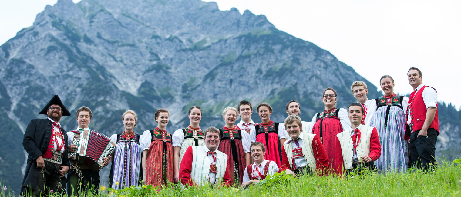 Trachtengruppe Kleinwalsertal | © Kleinwalsertal Tourismus | Fotograf: Frank Drechsel Trachtengruppe Kleinwalsertal | © Kleinwalsertal Tourismus | Fotograf: Frank Drechsel