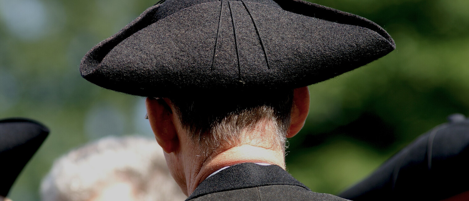 "Dreischpitz" (Dreispitz) für verheiratete Männer und der ältere Ledige | © Kleinwalsertal Tourismus | Fotograf: Hans Wiesenhofer "Dreischpitz" (Dreispitz) für verheiratete Männer und der ältere Ledige | © Kleinwalsertal Tourismus | Fotograf: Hans Wiesenhofer