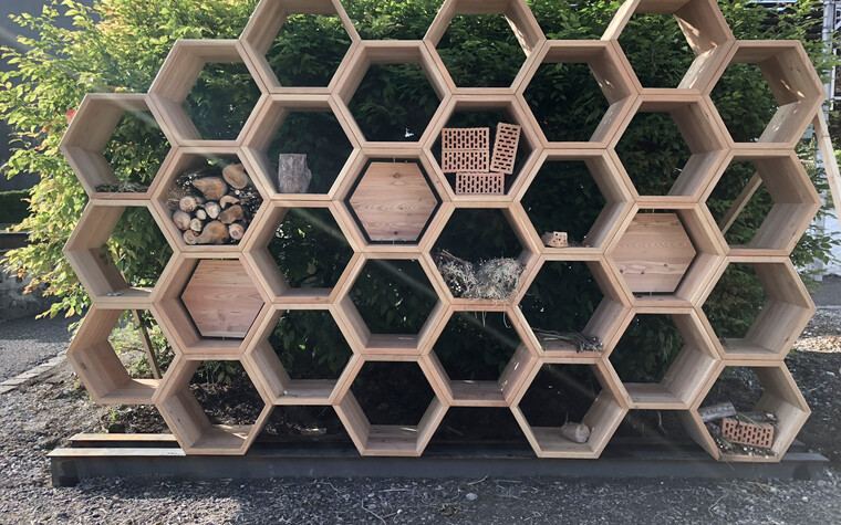Befüllung des Insektenhotels während der GenussTage 2018 | © Kleinwalsertal Tourismus eGen