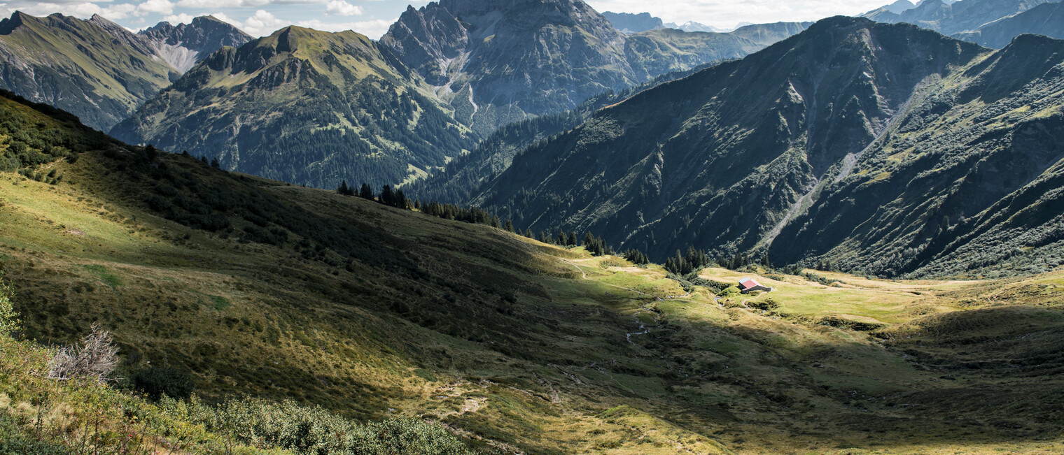 Schwarzwassertal mit Blick zum Widderstein | © Kleinwalsertal Tourismus eGen | Fotograf: Andre Tappe Schwarzwassertal mit Blick zum Widderstein | © Kleinwalsertal Tourismus eGen | Fotograf: Andre Tappe