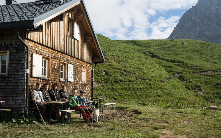 Hirten auf der Hochalpe Bärgunt | © Kleinwalsertal Tourismus eGen | Fotograf: Andre Tappe