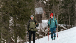 Die Ranger legen die erste Spur einer ausgewiesenen Skitour | © Kleinwalsertal Tourismus eGen | Fotograf: Basti Heckl Die Ranger legen die erste Spur einer ausgewiesenen Skitour | © Kleinwalsertal Tourismus eGen | Fotograf: Basti Heckl