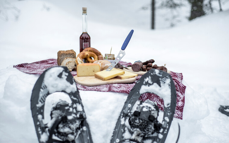 Genuss-Schneeschuhtour mit Herbert Edlinger | © Kleinwalsertal Tourismus eGen | Dominik Berchtold
