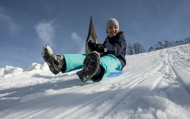 Rodeln im Kleinwalsertal | © Kleinwalsertal Tourismus eGen | Fotograf: Dominik Berchtold