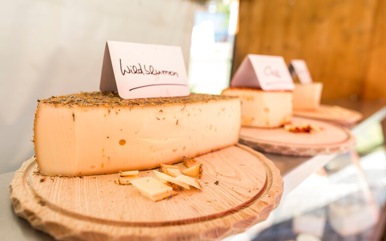 Käseverkauf am Wochenmarkt | © Kleinwalsertal Tourismus eGen | Fotograf: Frank Drechsel