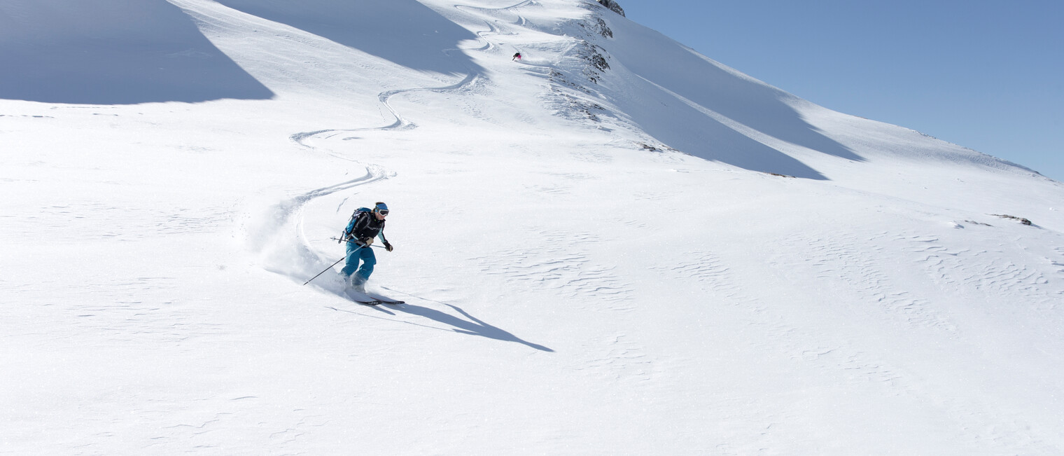 Freeride Abfahrt im Tiefschnee | © Kleinwalsertal Tourismus eGen | Fotograf: Frank Drechsel Freeride Abfahrt im Tiefschnee | © Kleinwalsertal Tourismus eGen | Fotograf: Frank Drechsel