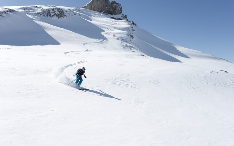 Freeride Abfahrt im Tiefschnee | © Kleinwalsertal Tourismus eGen | Fotograf: Frank Drechsel