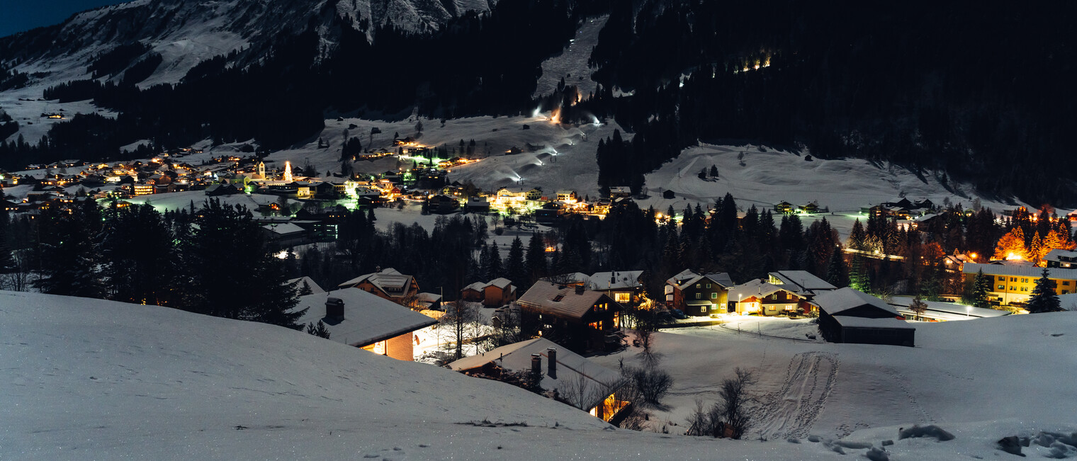 Bergsilvester Kleinwalsertal | © Kleinwalsertal Tourismus eGen | Fotograf: Moritz Hübner Bergsilvester Kleinwalsertal | © Kleinwalsertal Tourismus eGen | Fotograf: Moritz Hübner