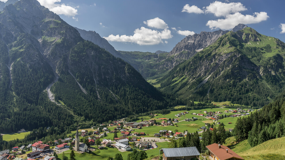 Bergsommer in Mittelberg | © Kleinwalsertal Tourismus eGen | Fotograf: Steffen Berschin Bergsommer in Mittelberg | © Kleinwalsertal Tourismus eGen | Fotograf: Steffen Berschin