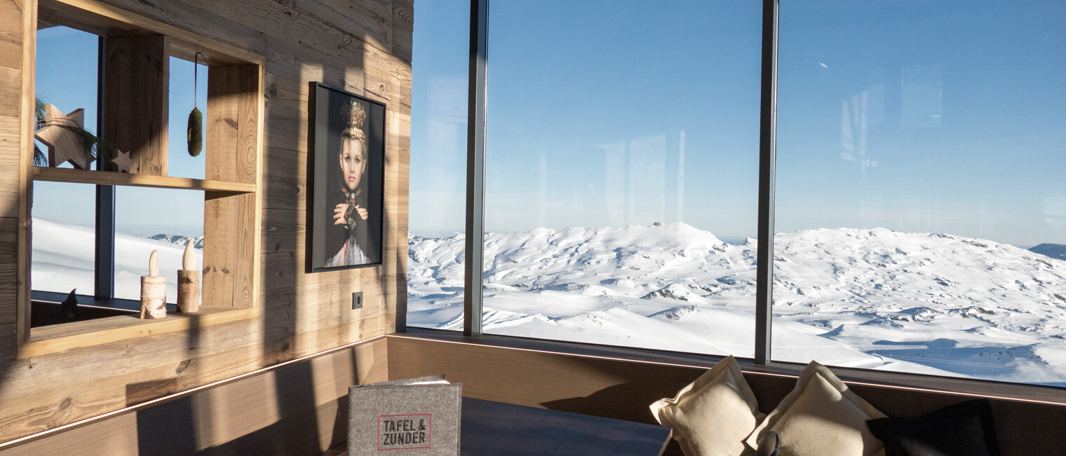 Restaurant Tafel Zunder Ifen Skigebiet | © Oberstdorf Kleinwalsertal Bergbahnen | Fotograf: Jennifer Tautz Restaurant Tafel Zunder Ifen Skigebiet | © Oberstdorf Kleinwalsertal Bergbahnen | Fotograf: Jennifer Tautz