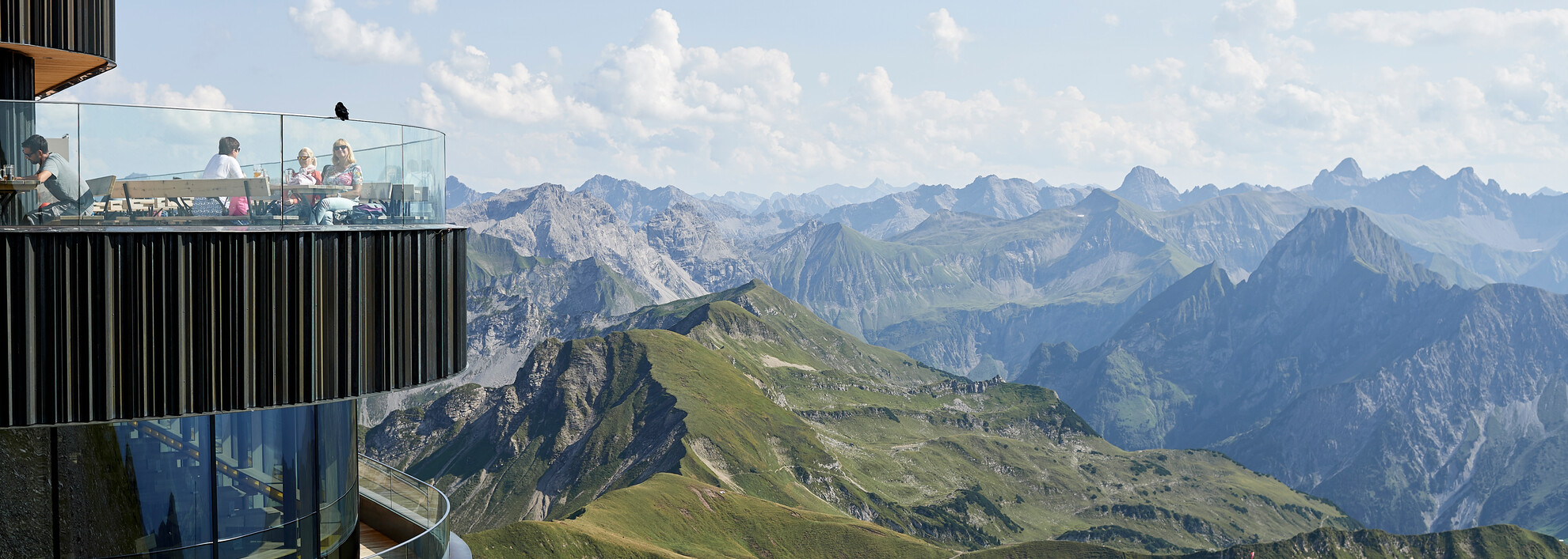 Gipfelstation am Nebelhorn | © Oberstdorf Kleinwalsertal Bergbahnen | Fotograf: Christian Seitz Gipfelstation mit Restaurant am Nebelhorn | © Oberstdorf Kleinwalsertal Bergbahnen | Fotograf: Christian Seitz