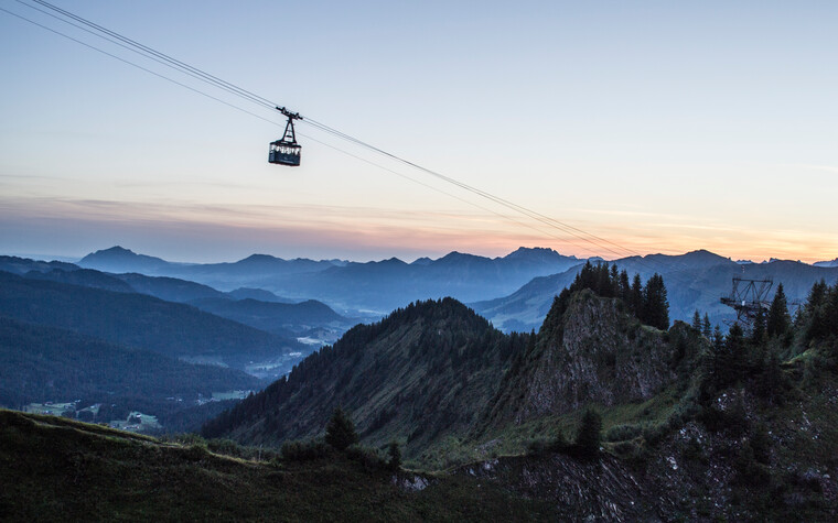 Walmendingerhornbahn bei Sonnenaufgang | © Kleinwalsertal Tourismus eGen | Fotograf: Carolin Schratt