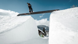 Crystal Ground Snowpark Railslide | © Crystal Ground Snowpark | Fotograf: Stefan Eigner Crystal Ground Snowpark Railslide | © Crystal Ground Snowpark | Fotograf: Stefan Eigner