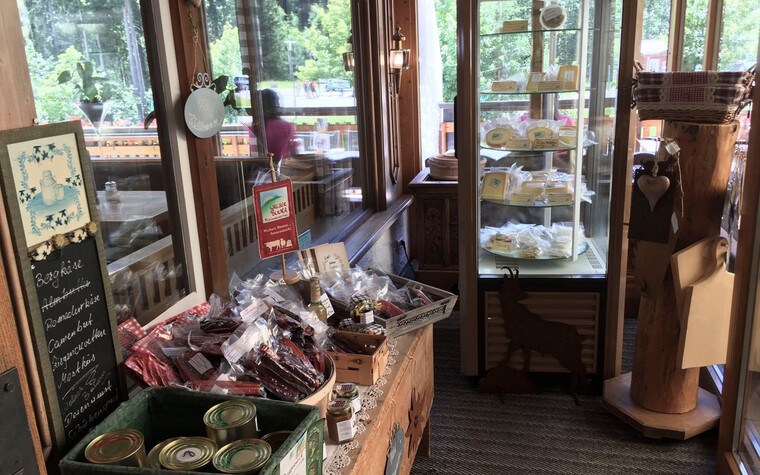 Walser Buura Verkauf im Café Baad-Grund | © Kleinwalsertal Tourismus eGen